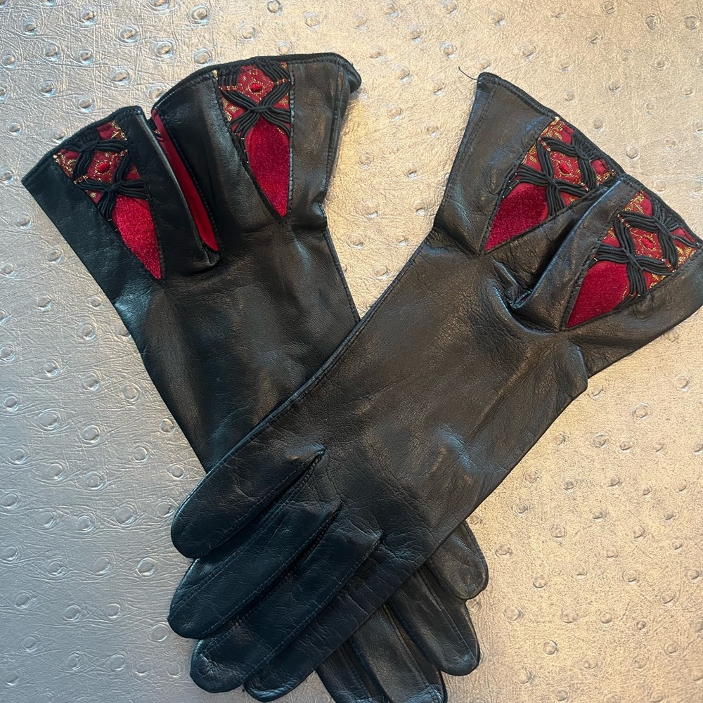 Italian black genuine leather gloves with red embellishment